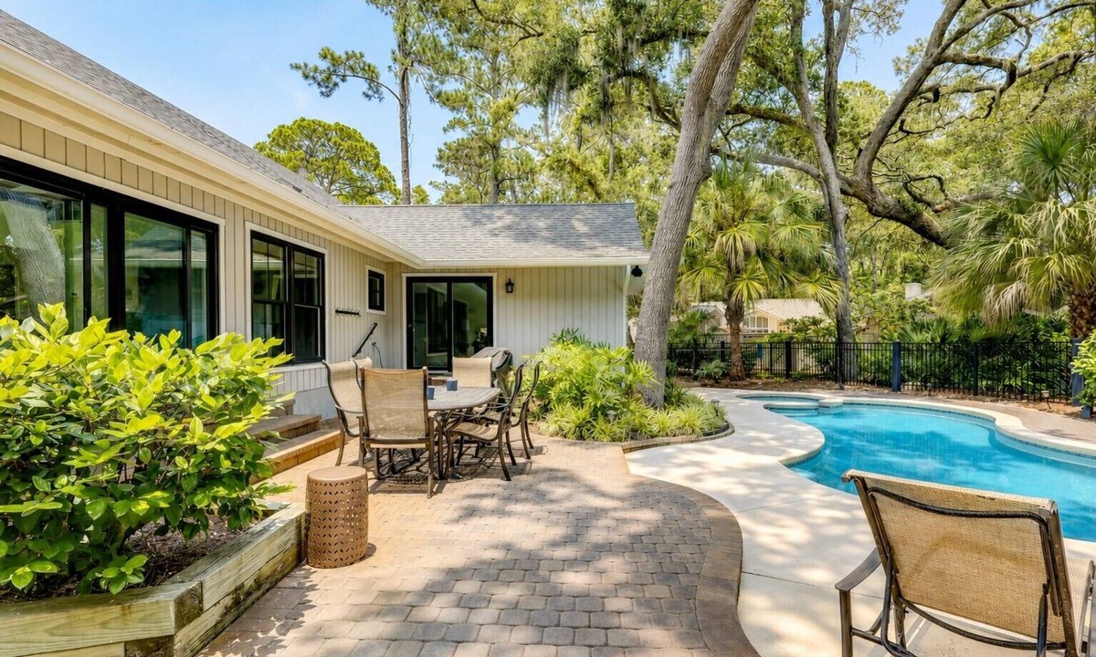 Heritage Woods House | 10 Baynard Cove-5 Minute walk to the beach with Private Pool & Spa