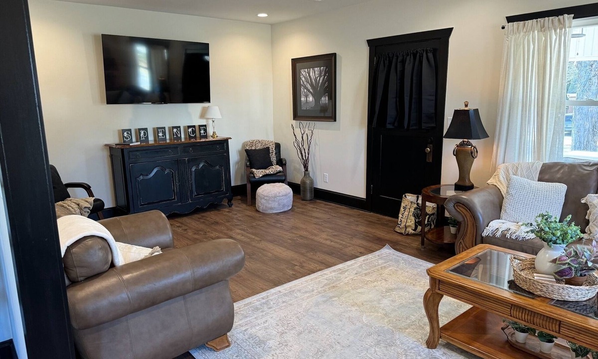 Carrollton House | 2-bedroom vacation home just a two minute walk to downtown