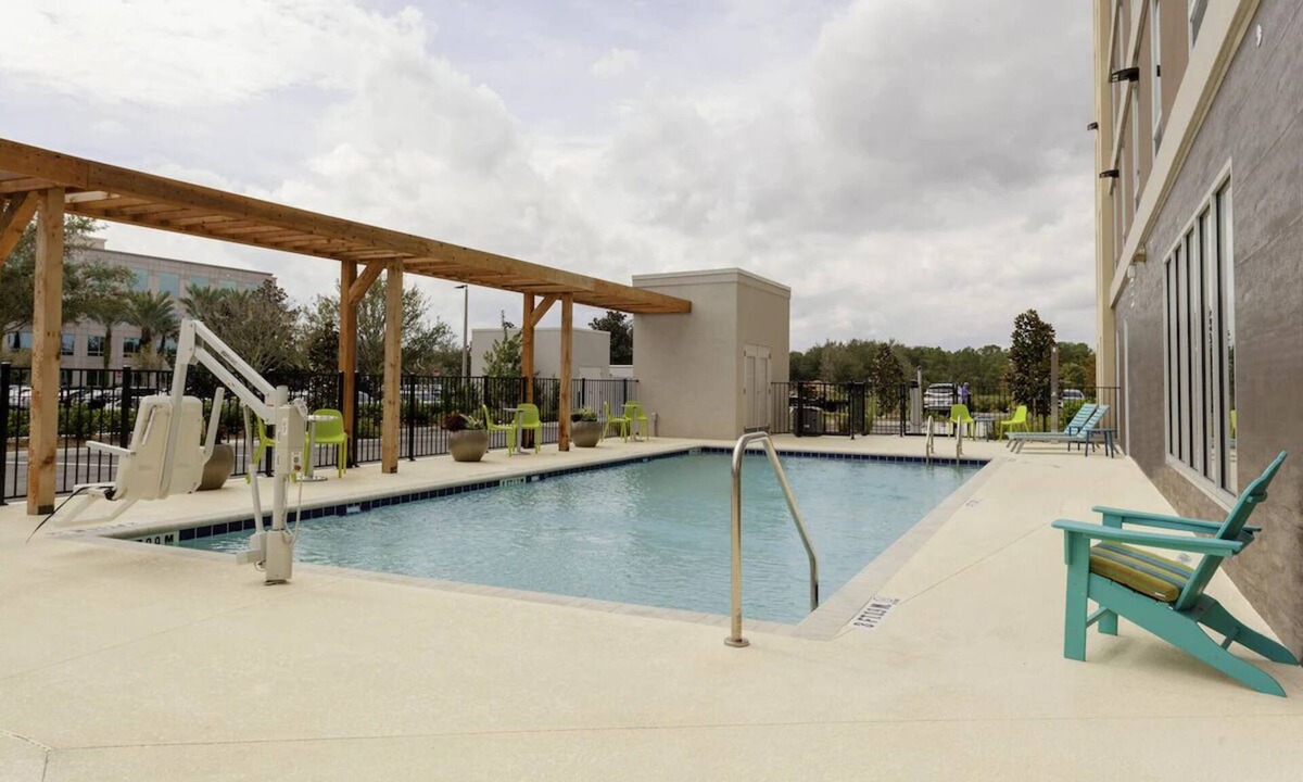 West Palm Beach Hotel | 2 King Studios w/Breakfast & BBQ, 1.8mi Armory Art Center WPB Downtown Stay