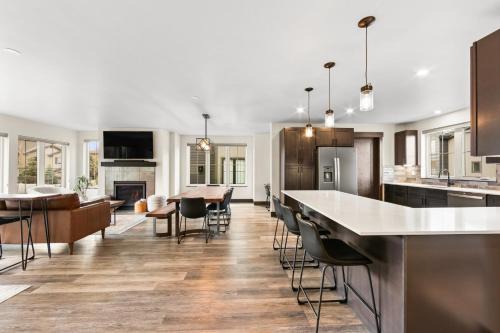 Silverthorne Villa | 23 Fish Hawk : 2