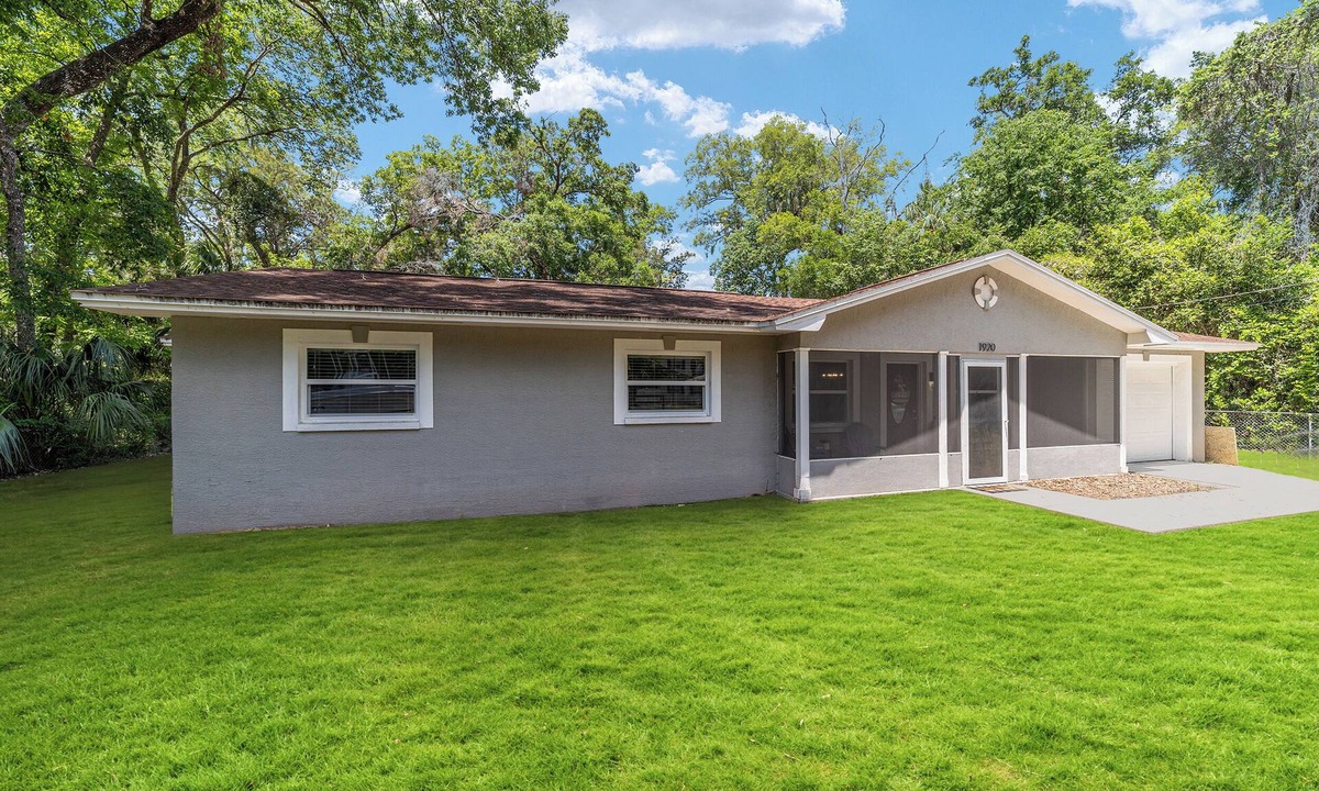 Crystal River House | 3/2 NEWLY REMODELED HOME IN CRYSTAL RIVER! Bring your boat and RV/Camper!