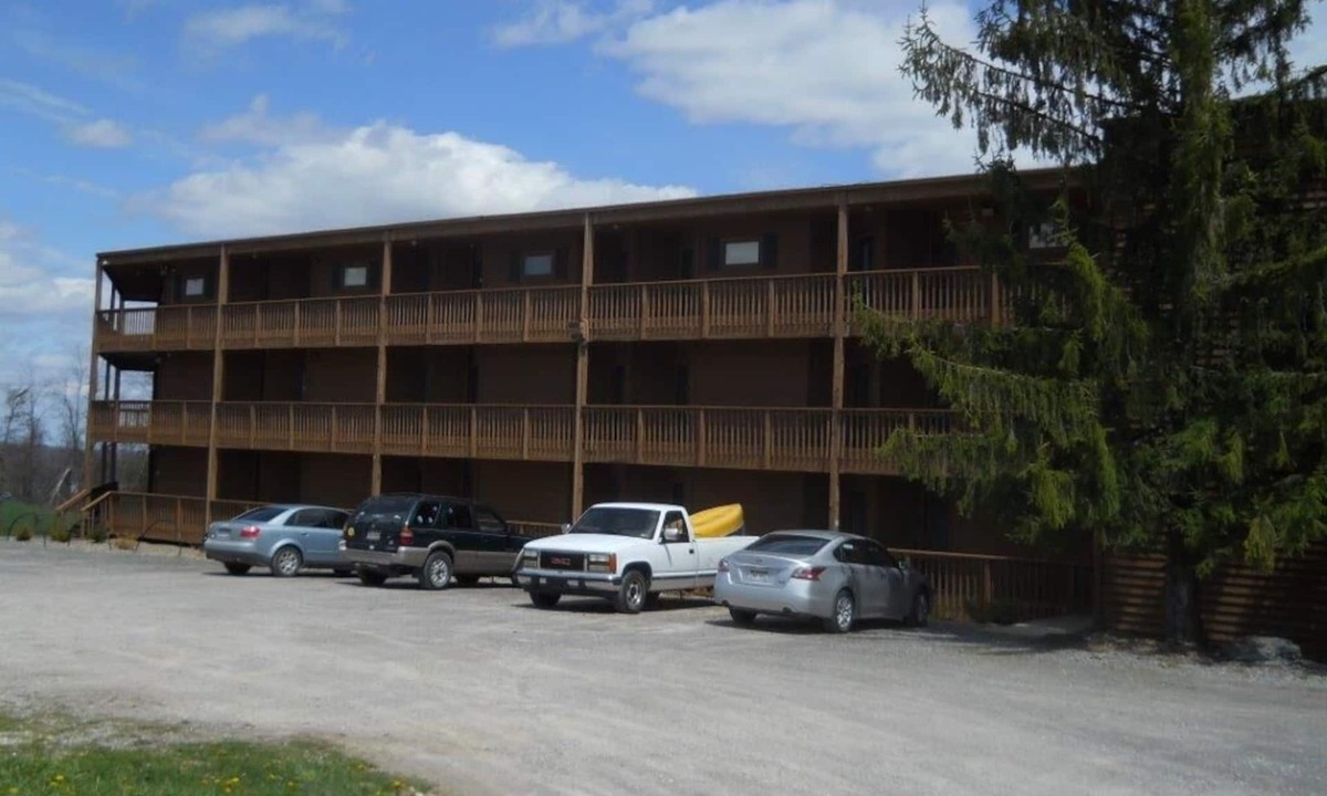Ghent Condo | 3 Bedroom Condo slopeside at Winterplace Ski Resort with the convenience of home