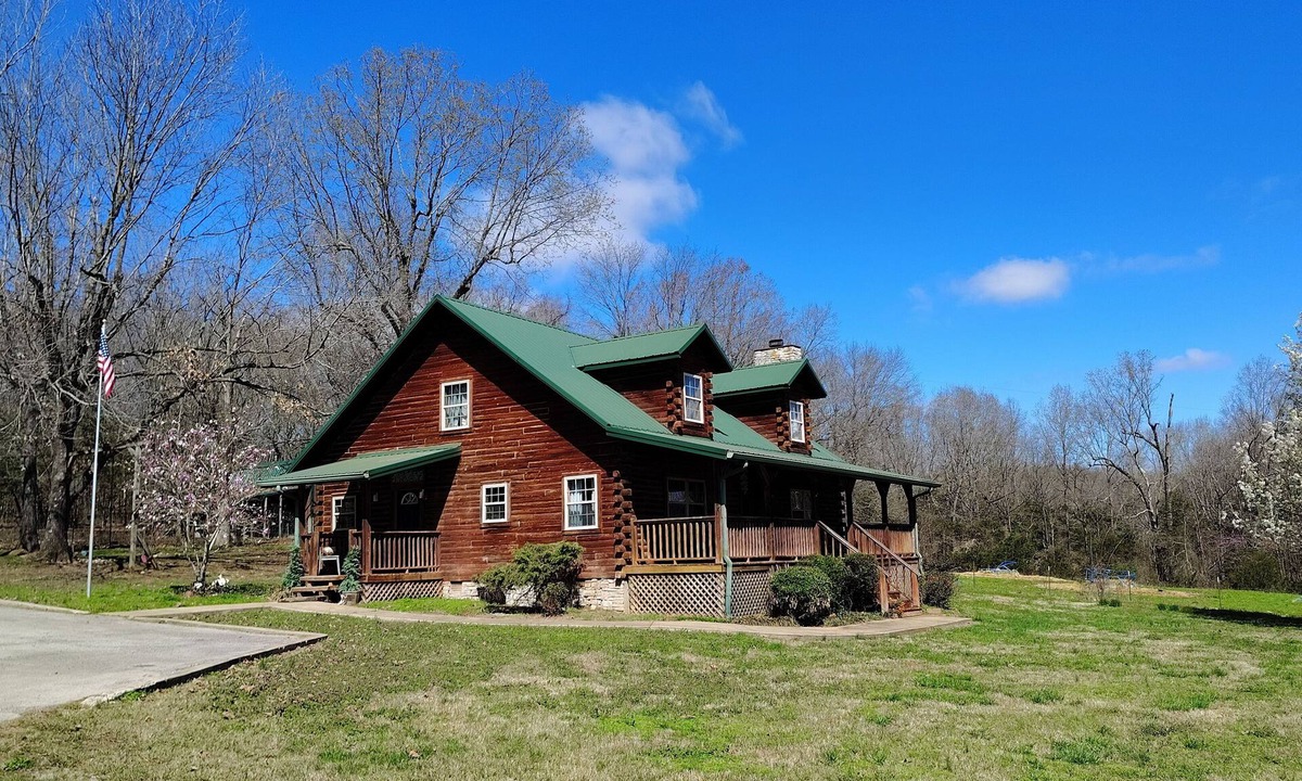 Pocahontas House | 37 acres, fishing, hunting, golf course nearby, rustic feel, hiking, near town.