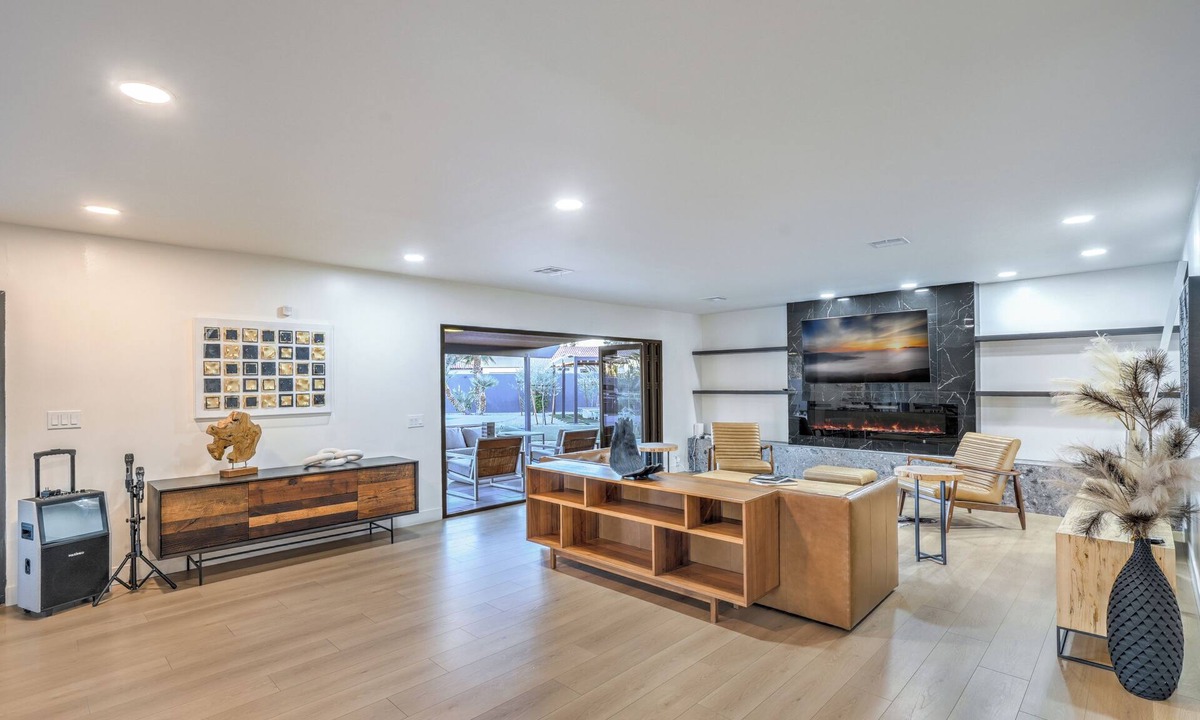 Paradise Villa | 6BD/5BA Ultimate Luxury Retreat/Pool, Sports Courts, Putting Green/13 BEDS