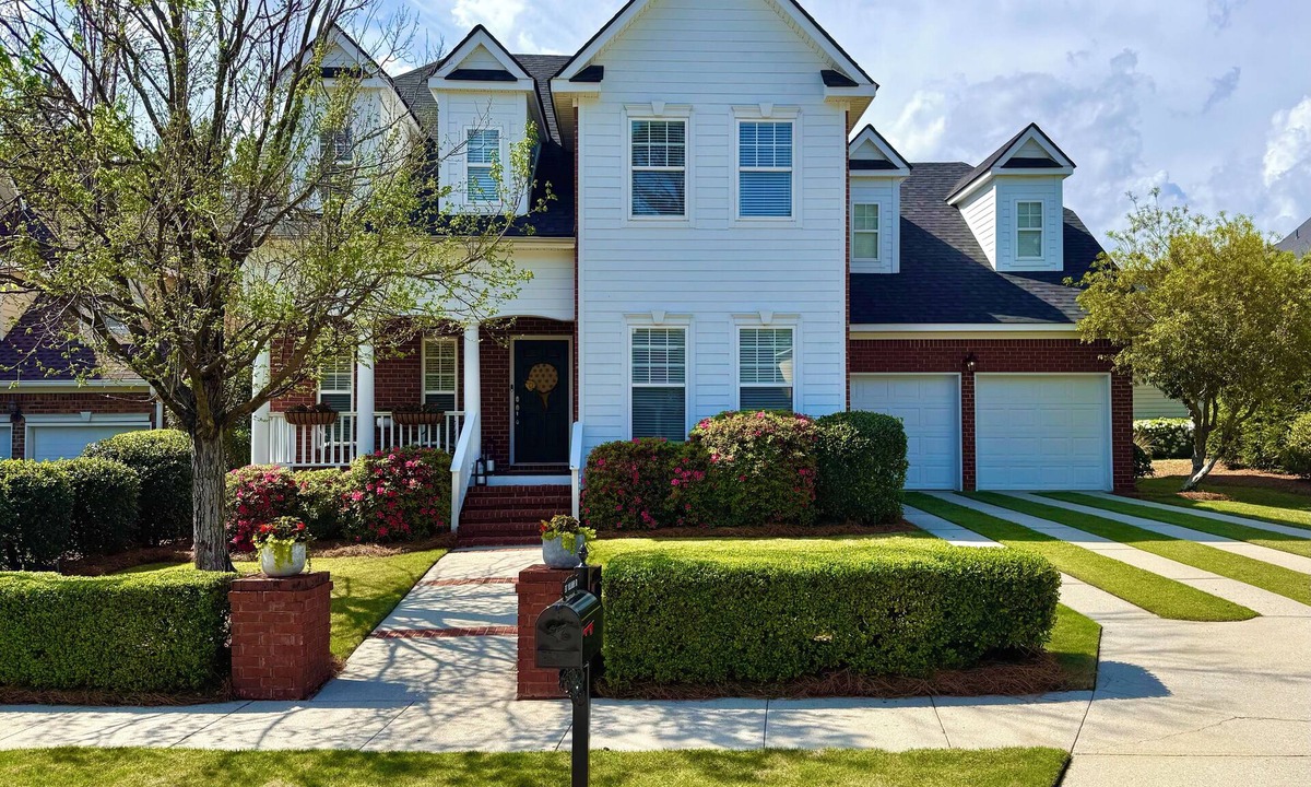 Evans House | Adjacent to Park — 6 Miles to National