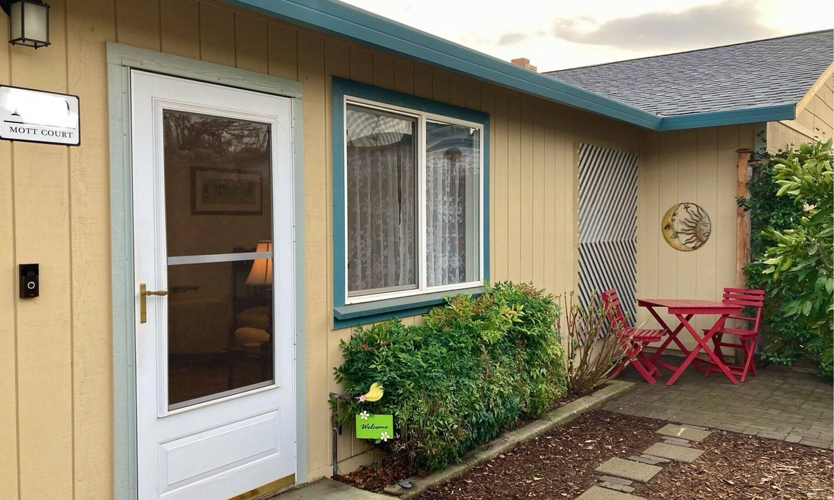 North Auburn House | Adorable Private 2-bedroom Casita with AC in charming Auburn