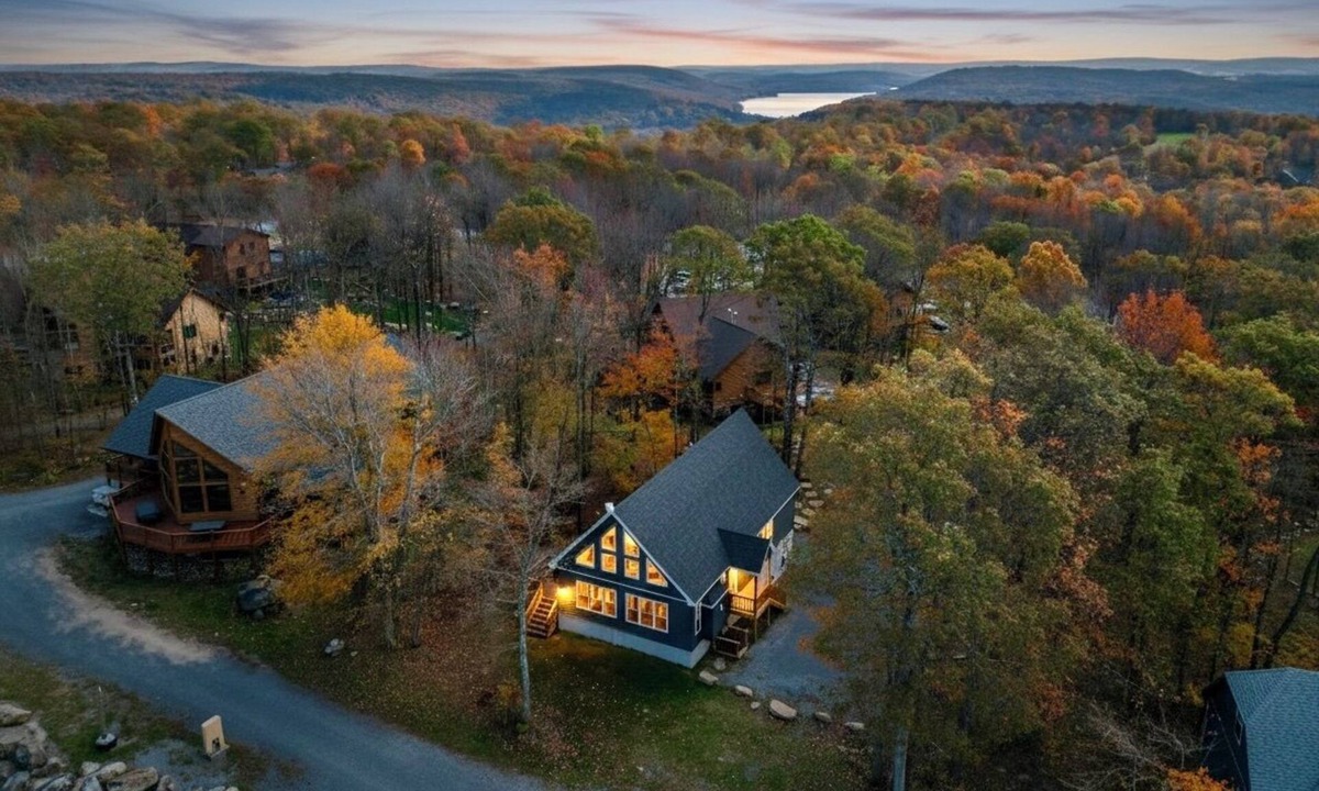 McHenry Ski Chalet | Arcade-HotTub-FirePit-5BD-EV-Starlink-NoCleaningFee