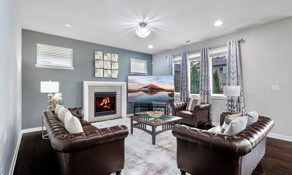 North Creek House | B16: Henna Villa: Corner lot, fenced, main w BR bath