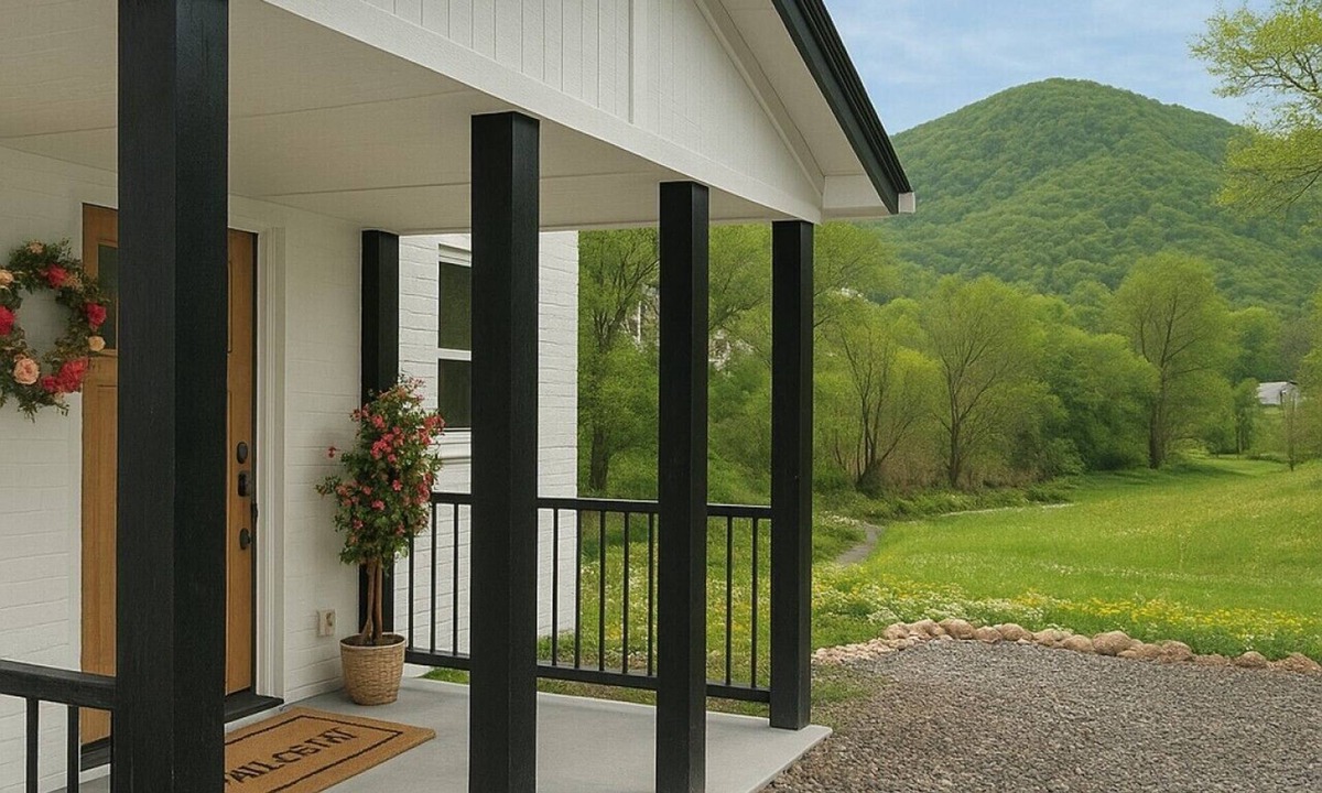 Sparta House | Blue Ridge Main St. Mountain View Cottage