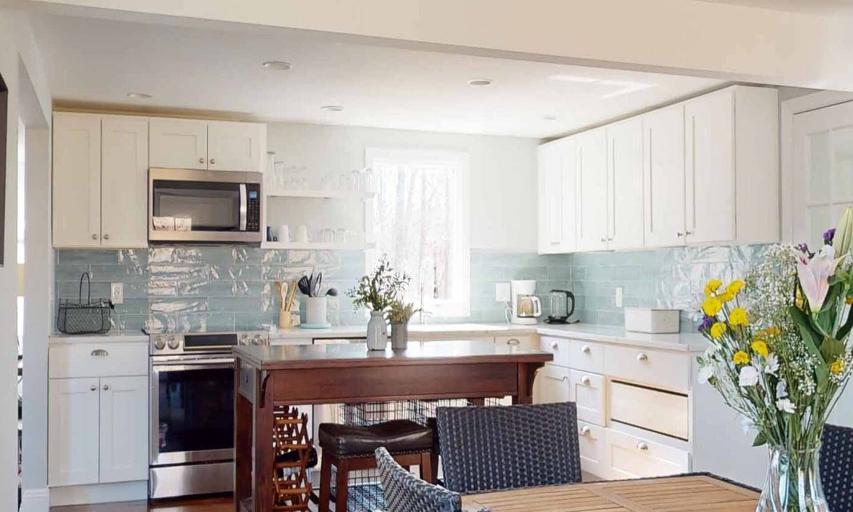 Branford House | Branford Private Home - Seasonal Pool, beachside community, close to shopping, dining, town