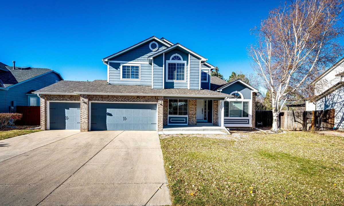 Centennial House | Bright & Spacious 5BR/4BA Home in Centennial