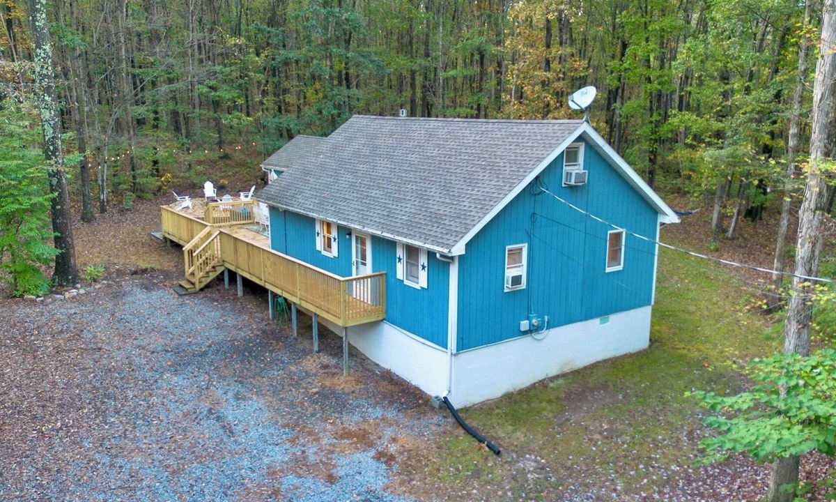 Calvin Cabin | Cabin Close to Raystown Lake Hot Tub Fire Pit Newly Renovated