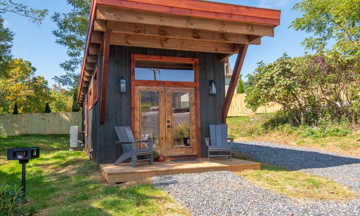 West Jefferson Cabin | Camp 4 Tiny Homes | #4 Mount Whitney | 1 Mi. to Downtown West Jefferson