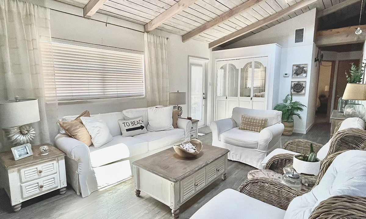 Spanish Waters Cottage | Charming 2-bedroom Beach Cottage Steps from the Sand!