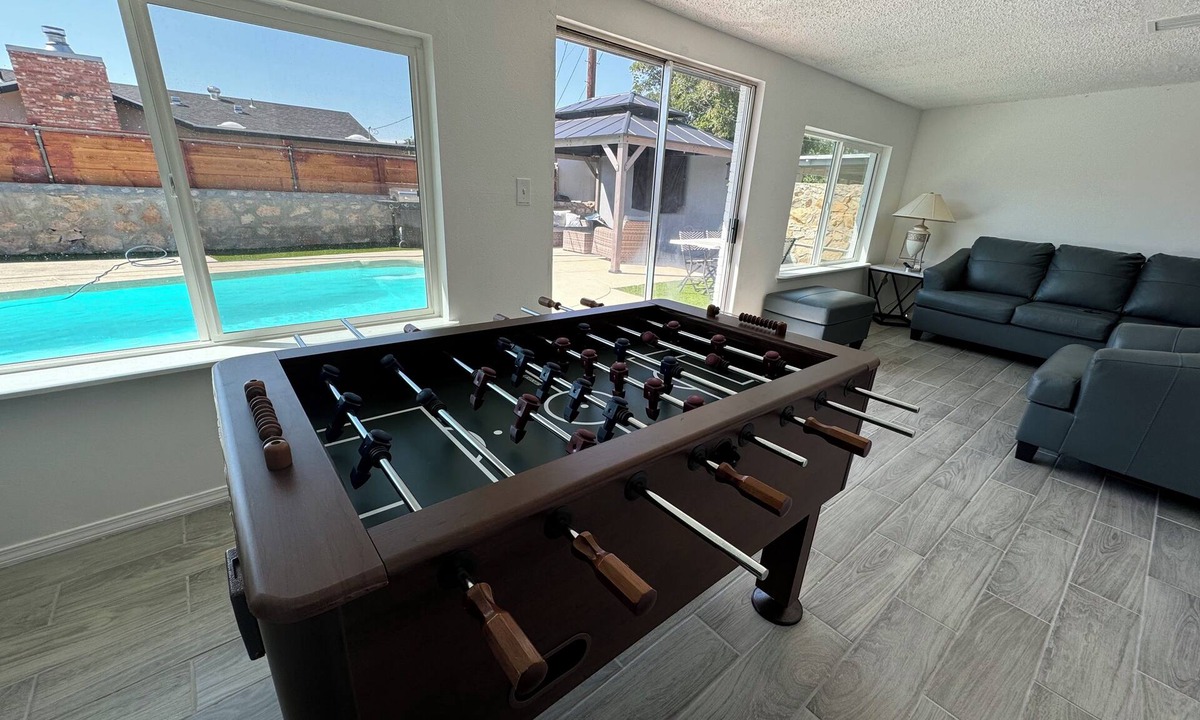 Northeast El Paso House | Charming 3-bedroom house with Pool, AC and WiFi in pleasant El Paso
