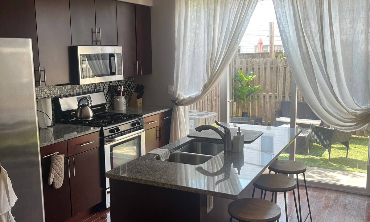 Newbold House | Charming 3-bedroom townhome with WiFi in Philadelphia