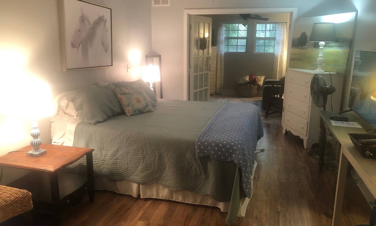 St. Simons Island House | Charming Bungalow suite in Peaceful Sea Palms