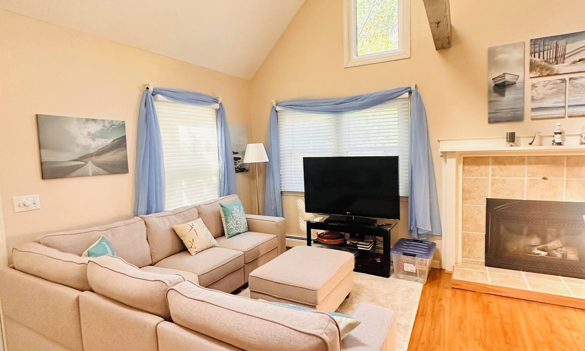 Mashpee House | Charming Cape Cod summer house conveniently located with plenty to offer.