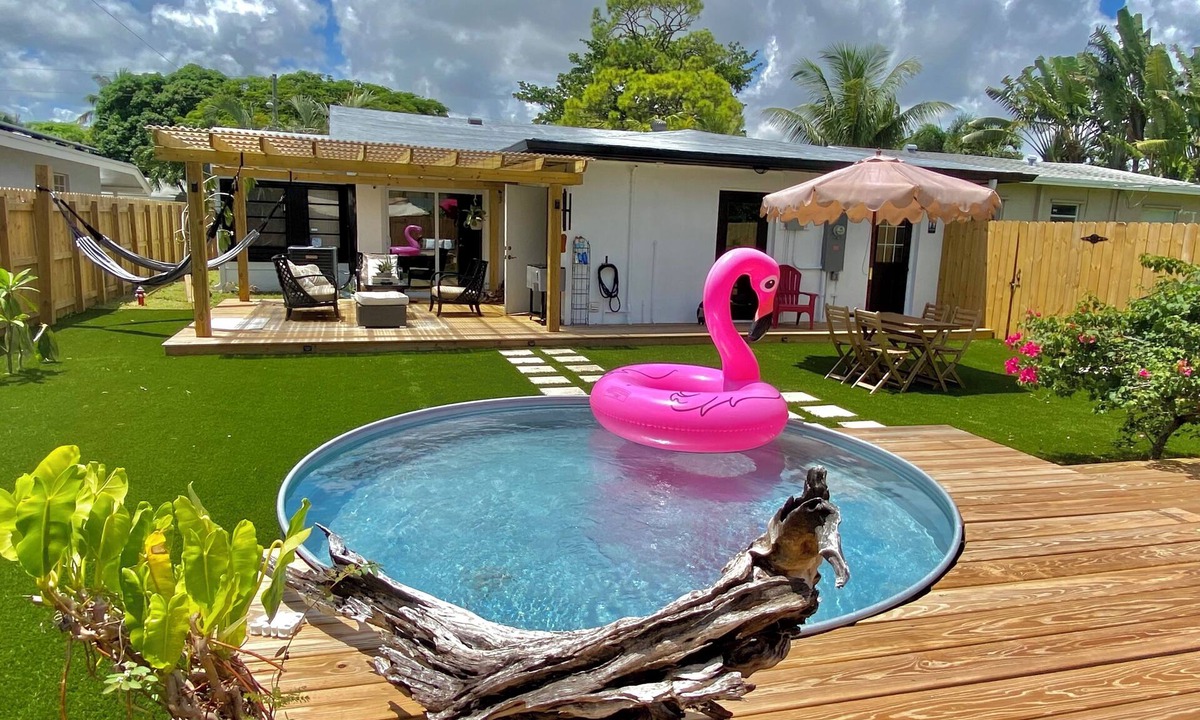 Central Fort Lauderdale House | Charming Farmhouse style w/cowboy pool in Fort Lauderdale