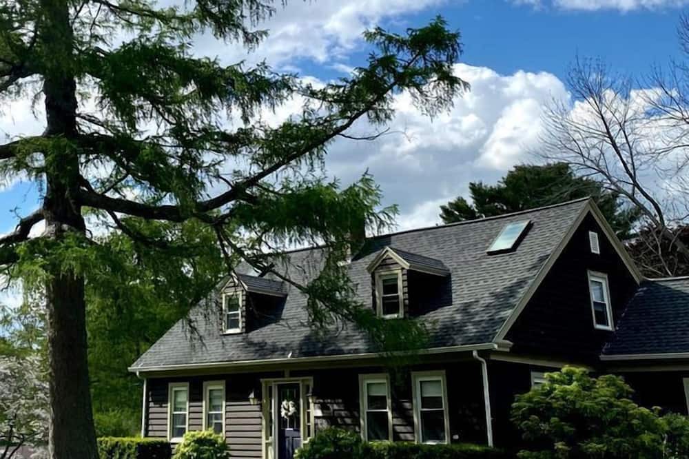 Voluntown House | Charming Guest House Stay in a Private Ensuite in Voluntown, Connecticut