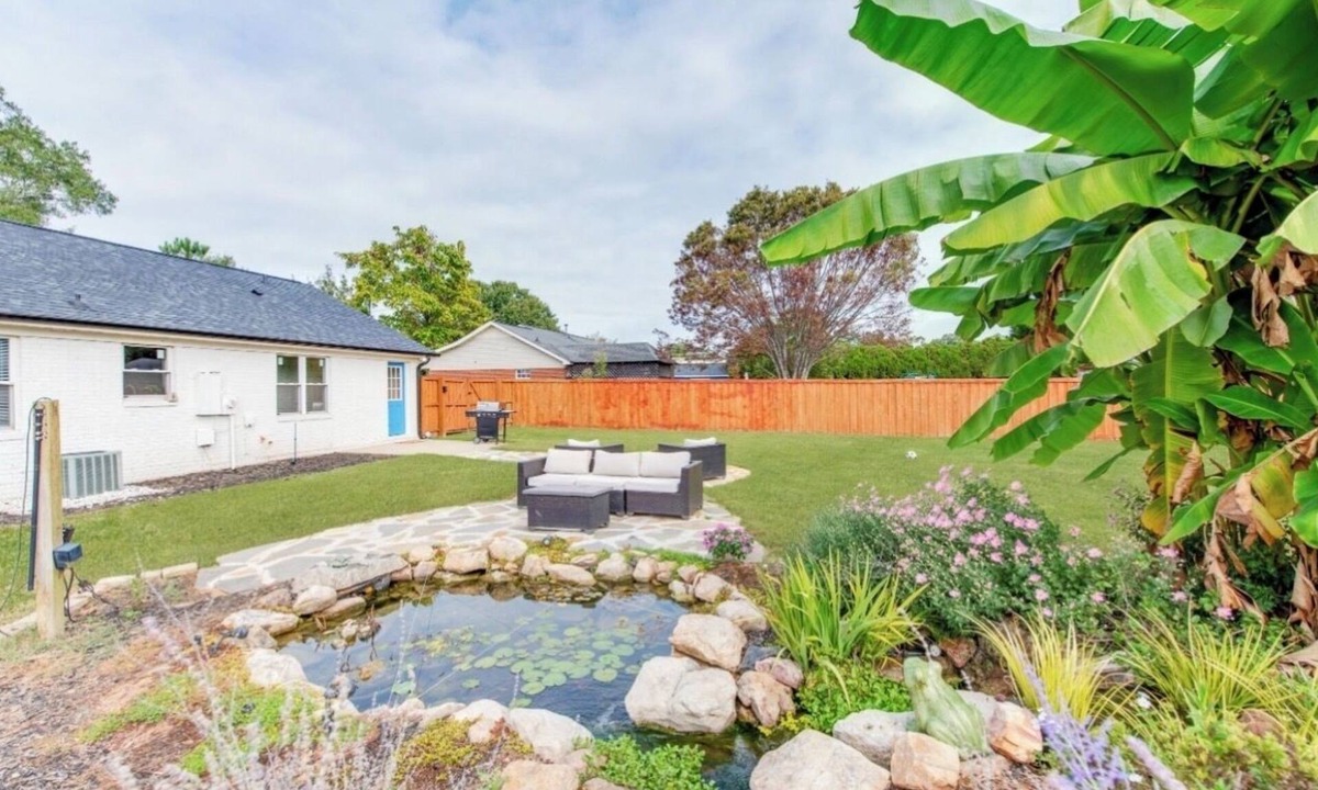 Monroe House | Charming Modern Home with Koi Pond & Spacious Backyard – Sleeps 6