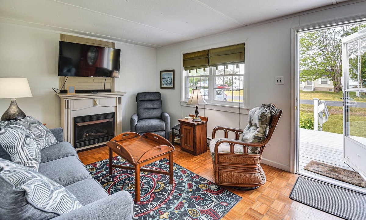 Davis Wharf House | Charming Painter Home w/Chesapeake Bay Views