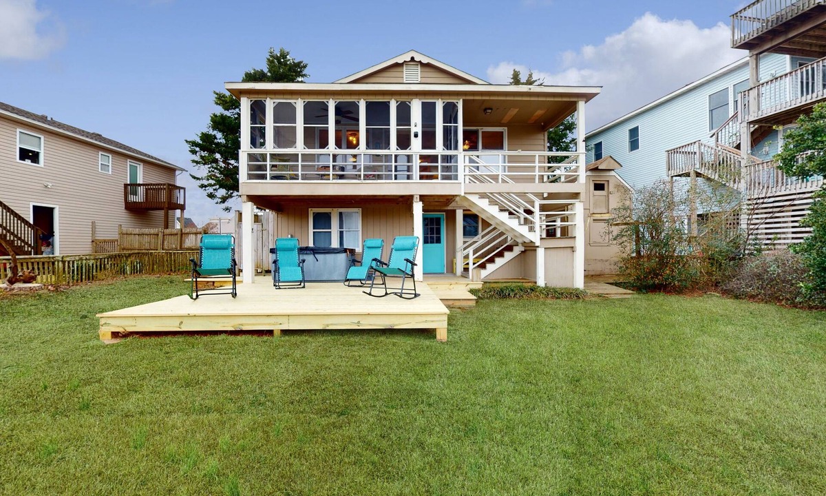 Colington Harbour House | Charming retreat with waterfront views, beach access, pool, & private hot tub