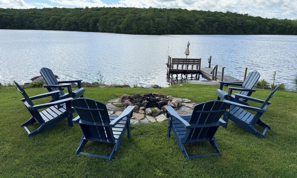 Colchester House | Charming Waterfront Lake House in Colchester, CT