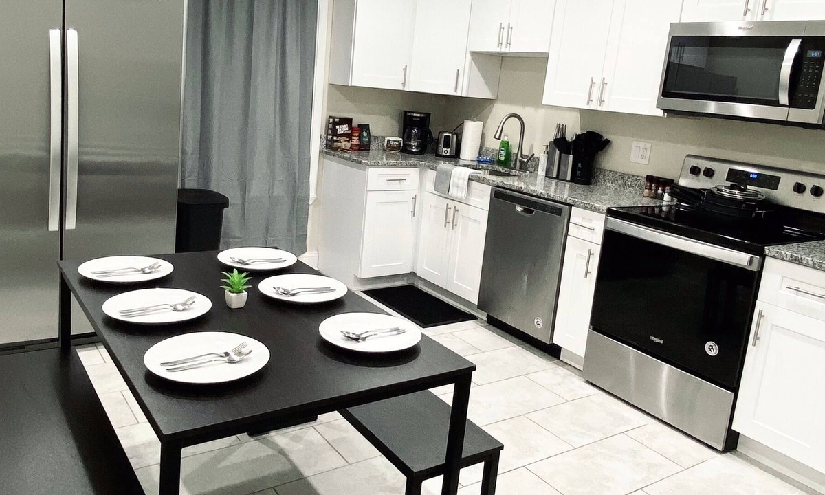Germantown House | Cheerful Cozy Single-Level Home in Germantown, MD