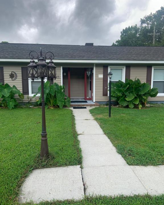 Garden City House | Cheerful two bedroom house 1.5 miles from beach.
