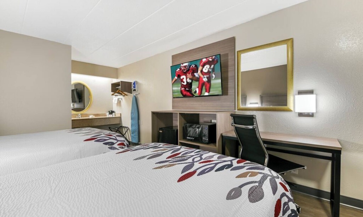 Montpelier Hotel | Clean and Affordable Room Near DuClaw Brewing & ClimbZone - Pets are Welcome!