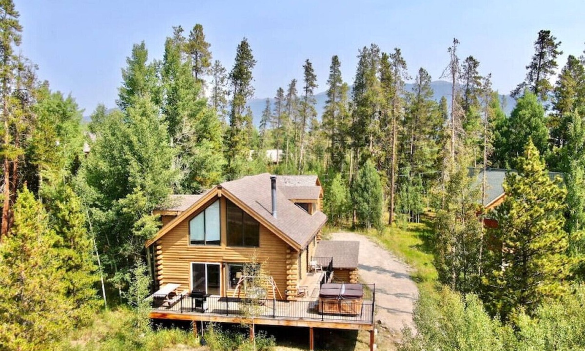 Wildernest House | Clean + Cozy Log Cabin