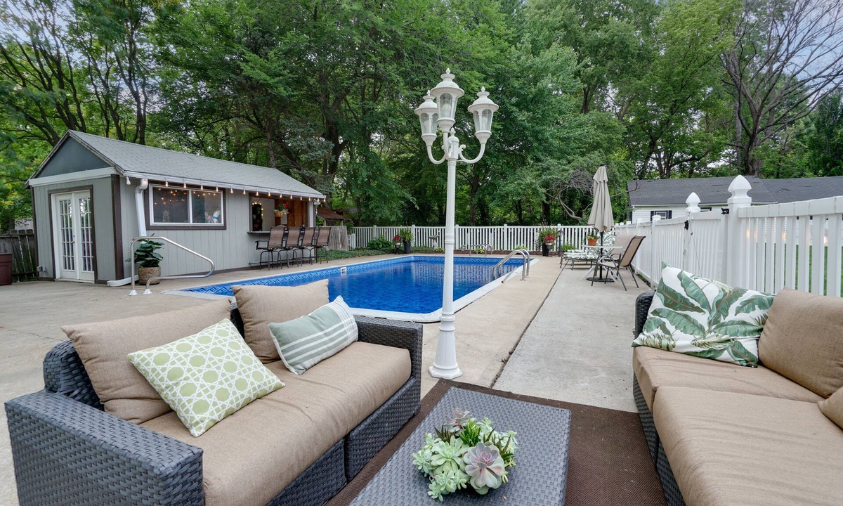 Mission House | Colonial Oasis w/Pool & Spa 🏖 Near Hwy, Sleeps 9