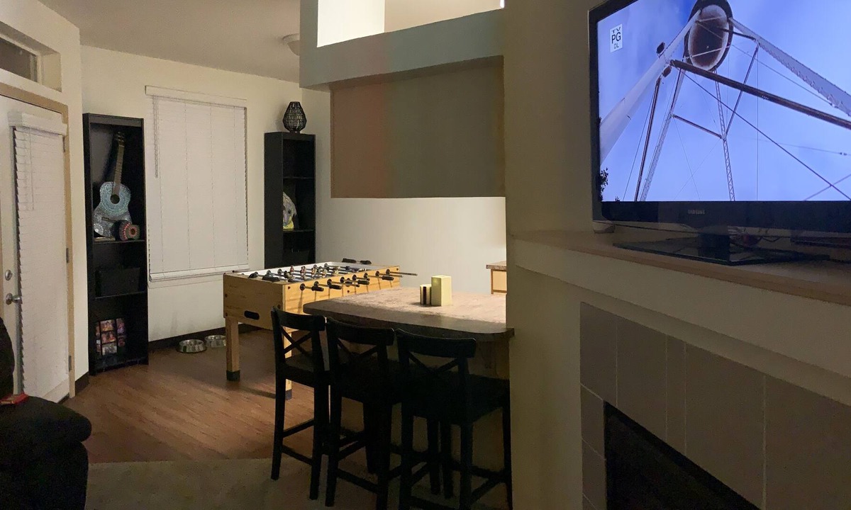 Vancouver Apartment | Comfortable 2Bedroom Apartment with hot tub and pool, 5 min to i205