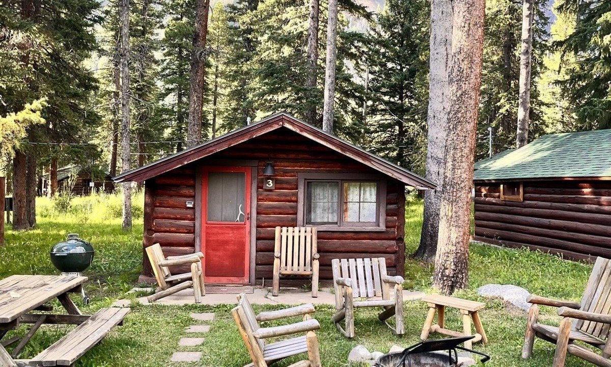 Cooke City-Silver Gate Cabin | Comfortable Cabin next to Yellowstone National Park