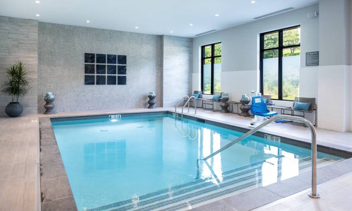 Waltham Hotel | Contemporary Room | Free Breakfast, Parking & Gym Access