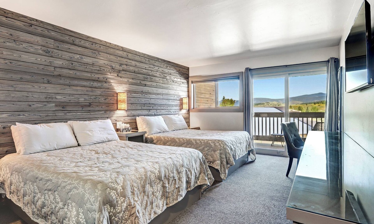 Angel Fire Hotel | Convenient Location | Elk Horn Lodge 204