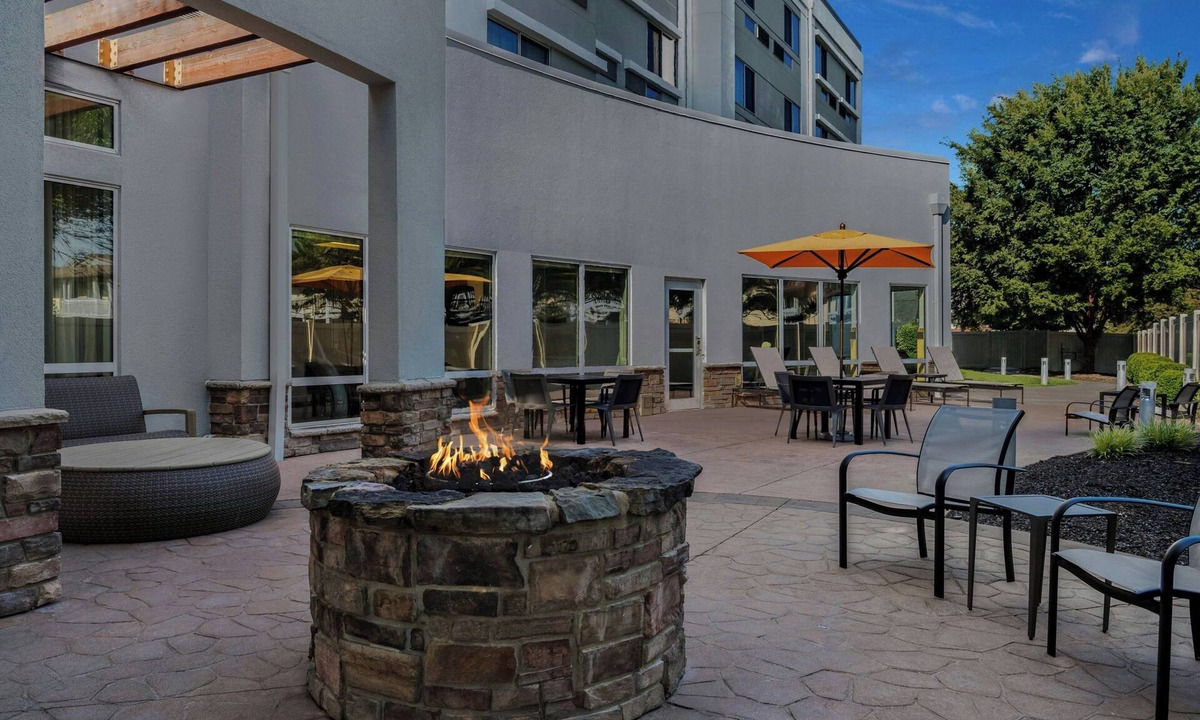 Evansville Hotel | Courtyard by Marriott Evansville East