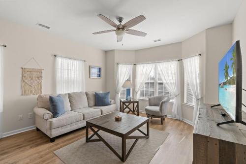 Red Hill House | Cozy 2BR Turnberry Villa Pool and Tennis