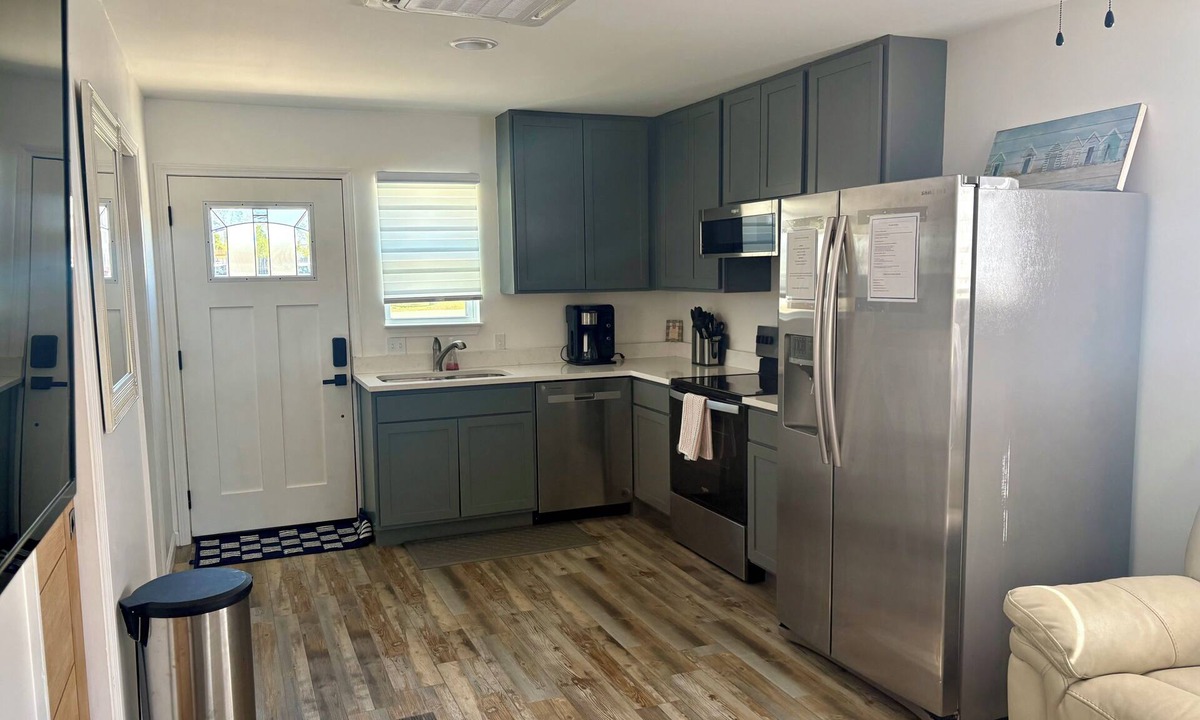 Pretty Bayou House | Cozy Carriage House Retreat, Fenced Yard, Pet Friendly Shops & Beaches Nearby
