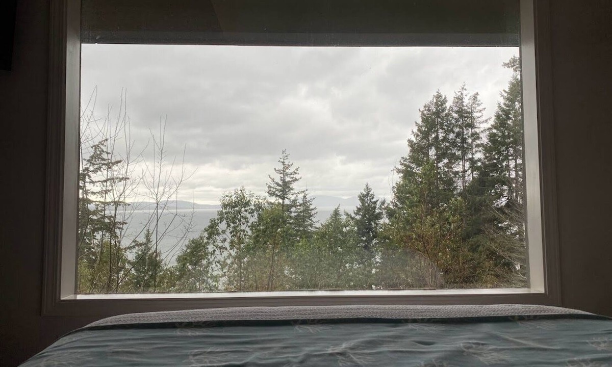 Bow Cabin | Cozy hidden gem tucked away where the mountains meet the sea.