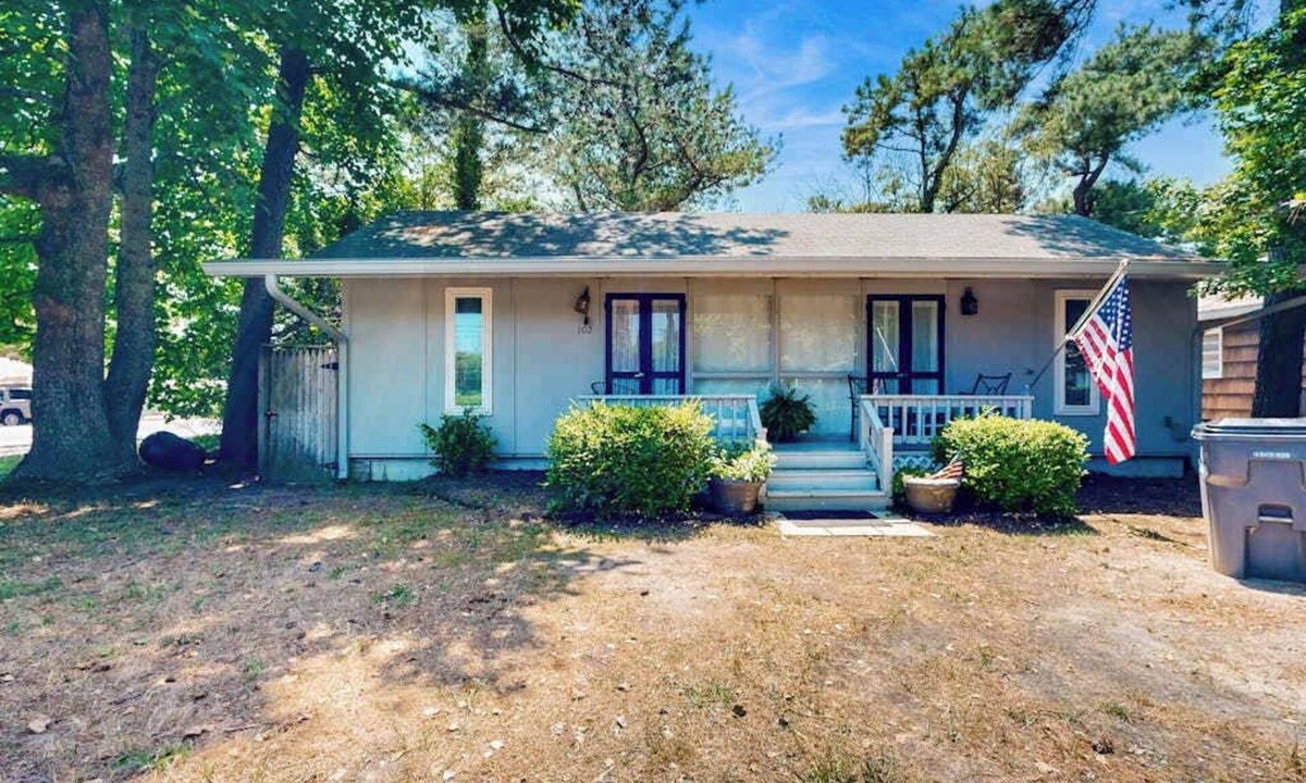 Rehoboth by the Sea House | Dewey Beach cottage 1 block from the beach, dog friendly
