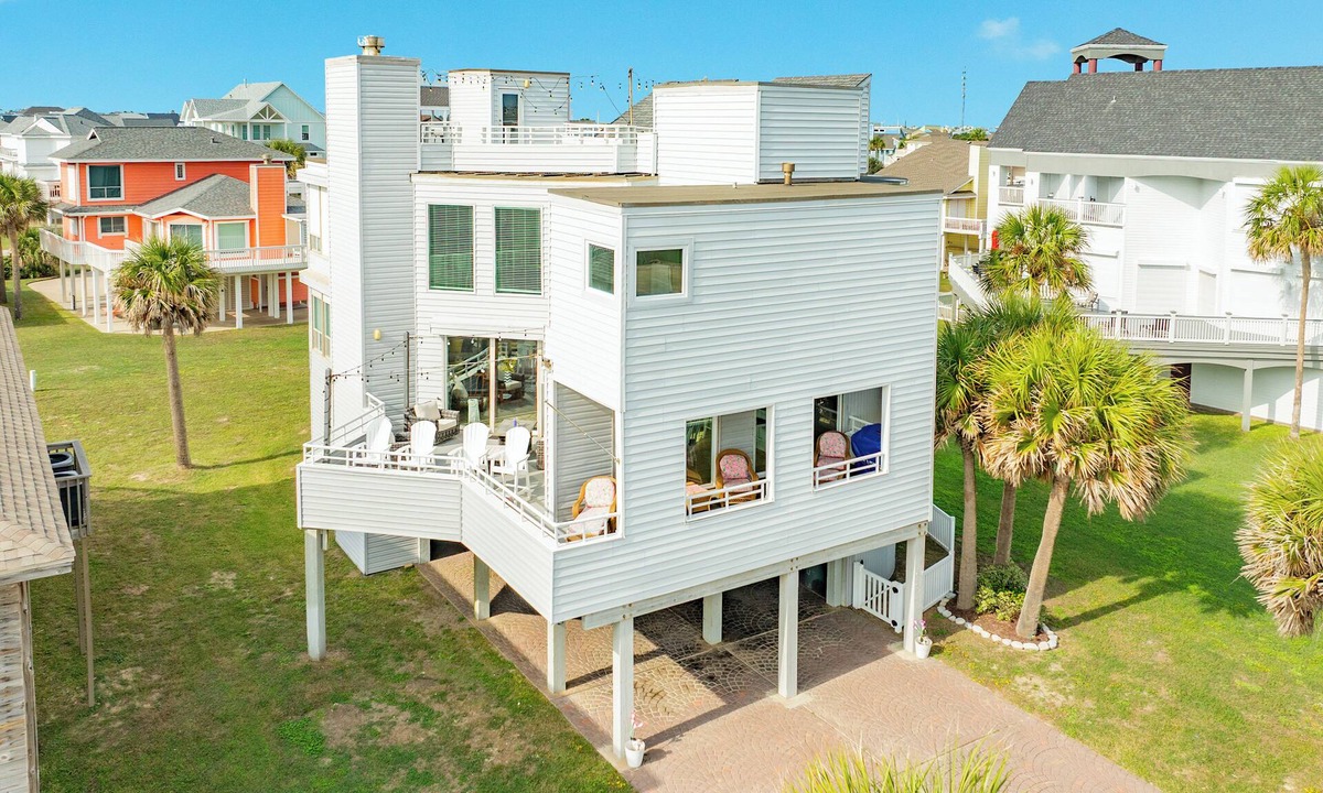 Pirates Beach House | Dog Friendly Beachside Home w/4 Decks, Elevator, Easy Beach Access & More!