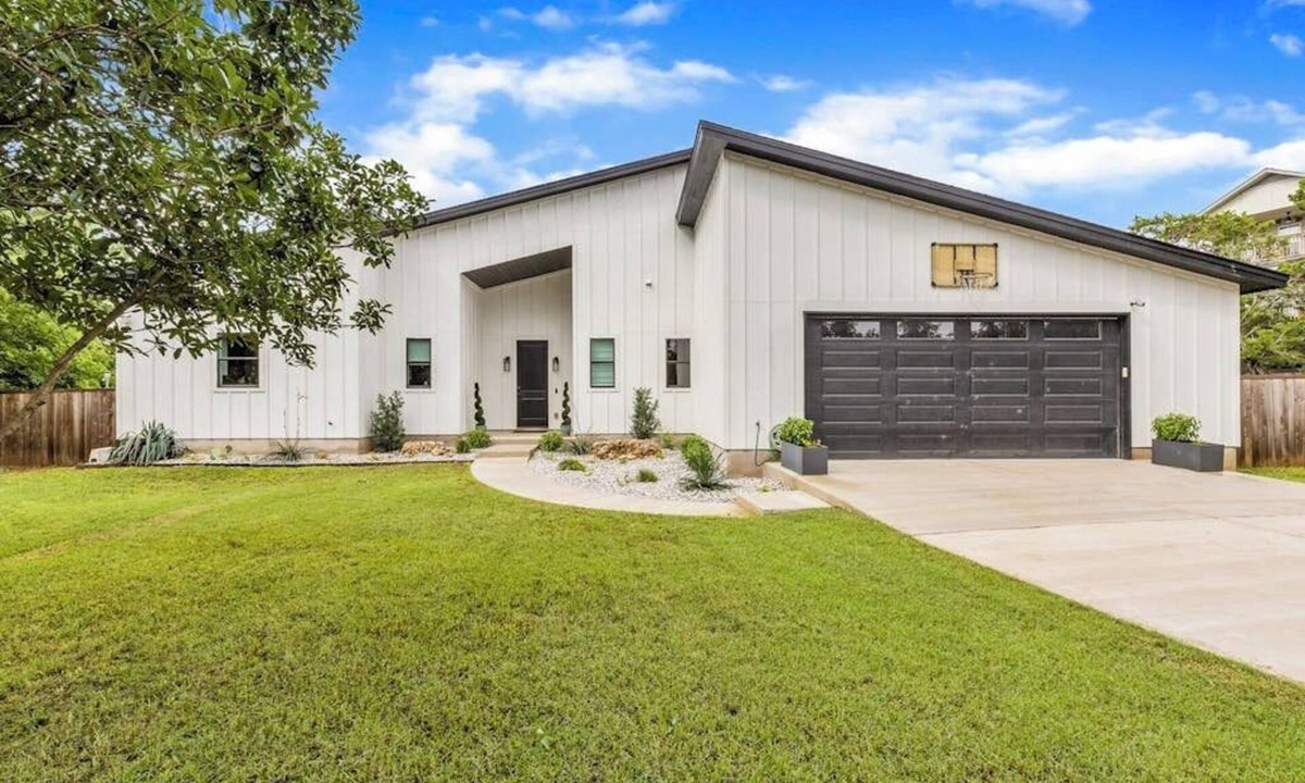 Hudson Bend House | Dog-friendly home with pool, grill, central AC, & Washer/Dryer