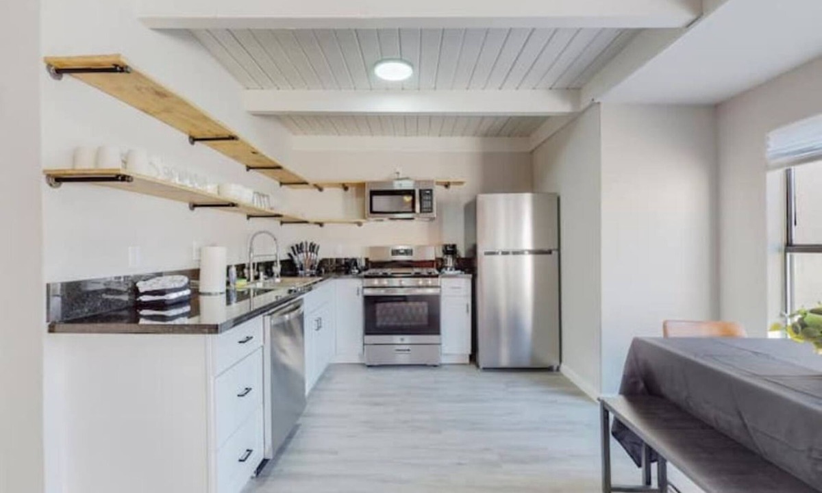 Pueblo Alto Apartment | ⟫ Dog Run & Courtyard 2 Bedroom Apt w/King Bed W&D