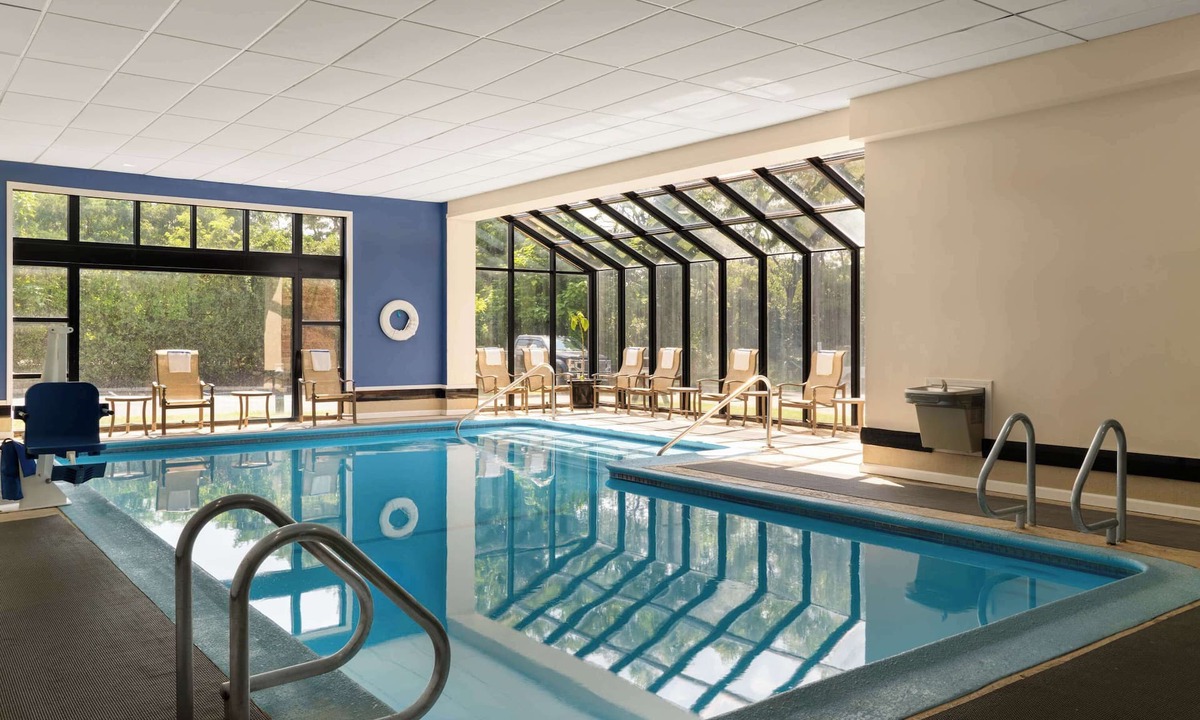 Windsor Locks Hotel | DoubleTree by Hilton Hartford - Bradley Airport