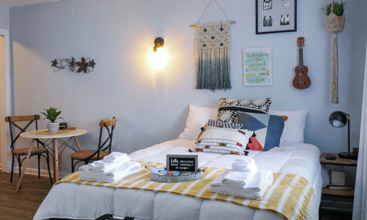 Berry Hill Condo | Dream Condo near downtown with Pool, AC/Heater and walkable Melrose Neighborhood