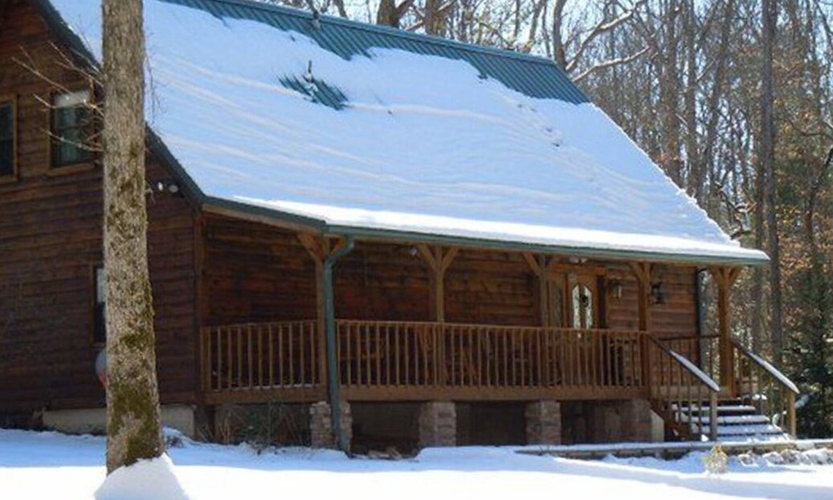Helen House | Dropped rates for June! Beautiful Cozy Cabin Nestled in the Sautee Valley.