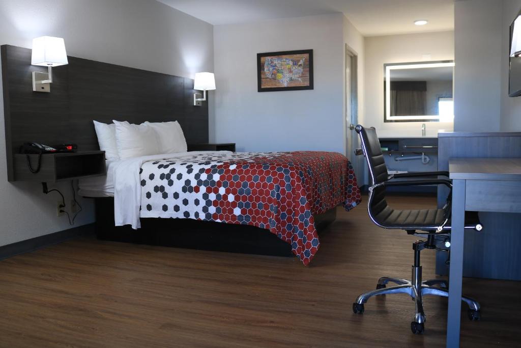 La Vergne Hotel | Econo Lodge Inn & Suites Southeast