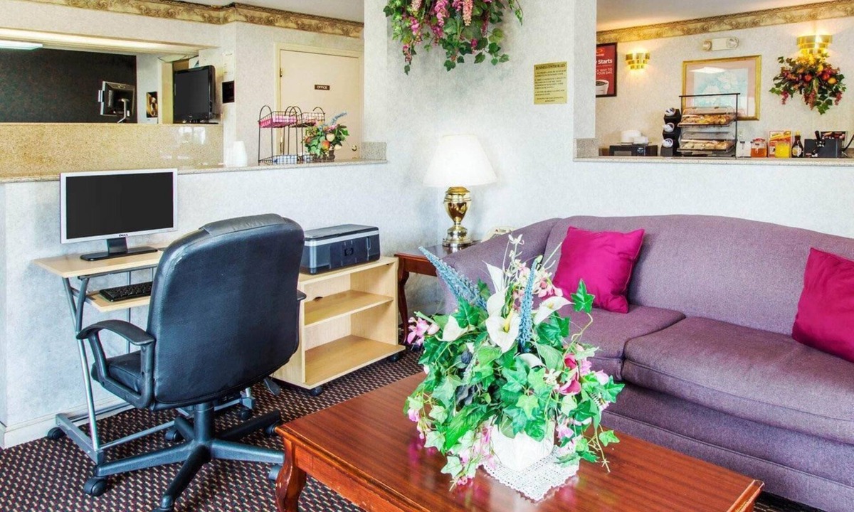 Troy Hotel | Econo Lodge Troy